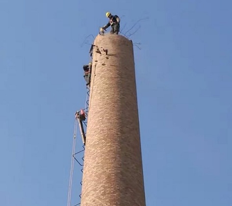 蘭州煙囪拆除-原蘭州二熱巨型煙囪被拆除